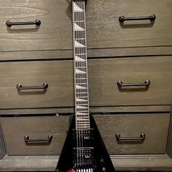 Jackson JS Series King V JS32 Electric Guitar, Amaranth Fingerboard, Gloss Black $350obo