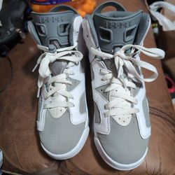 Jordan Retro 6 White/Medium Grey Size 7Y