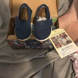 Tom’s Navy Baby Shoes Size 3 Runs Small
