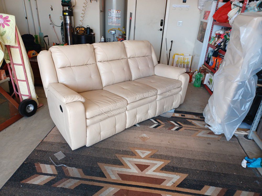 Couch With Matching Love Seat Will Put In Coffee Tablet