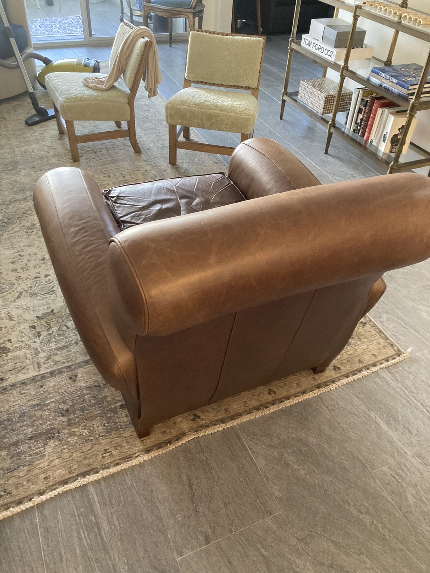 Pottery Barn Manhattan Leather Recliner in burnished saddle for Sale in Miami Beach, FL OfferUp
