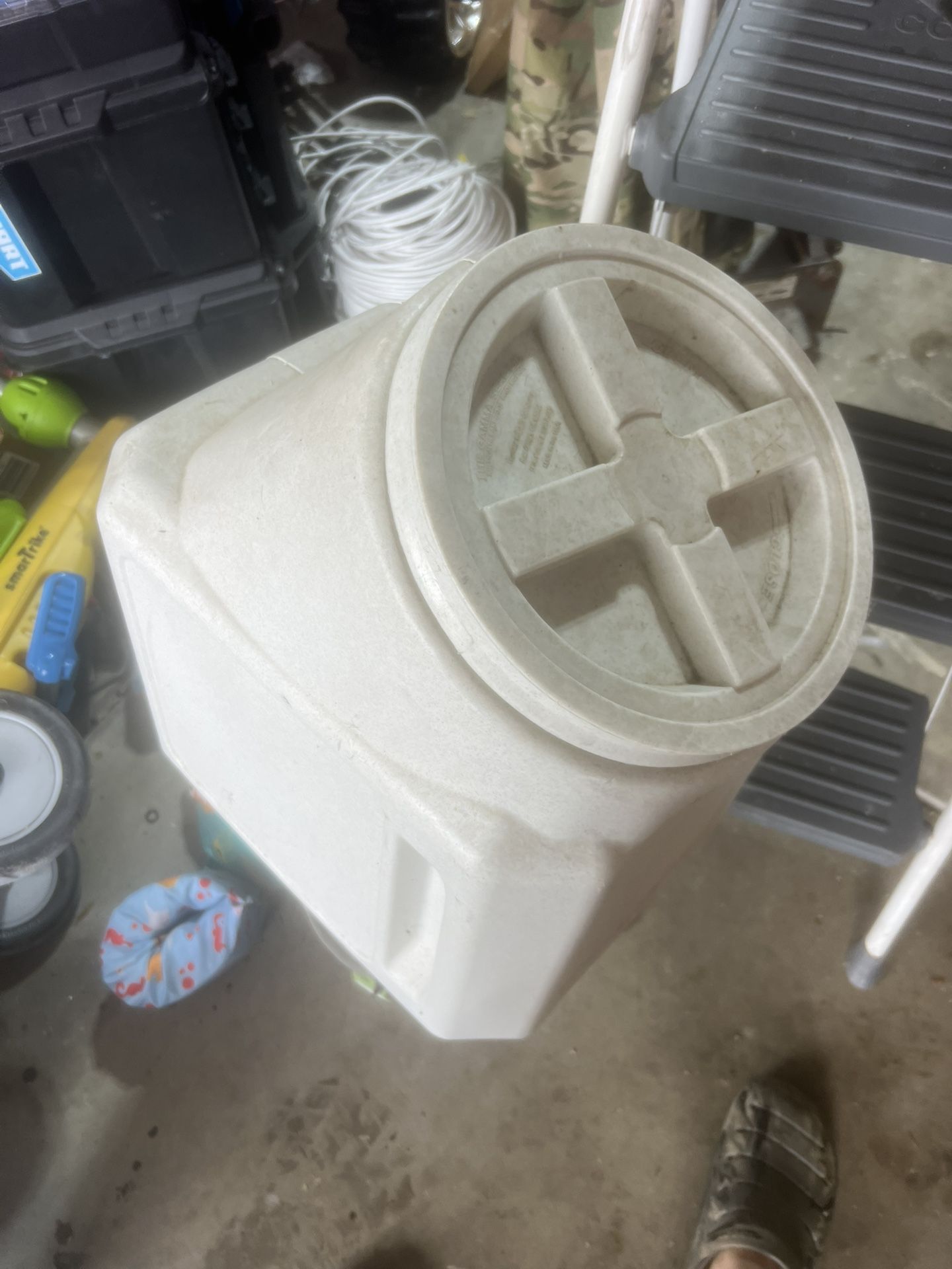 Pet Food Container W/scoop