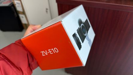 Brand new White Sony ZV-E10 body with kit lens