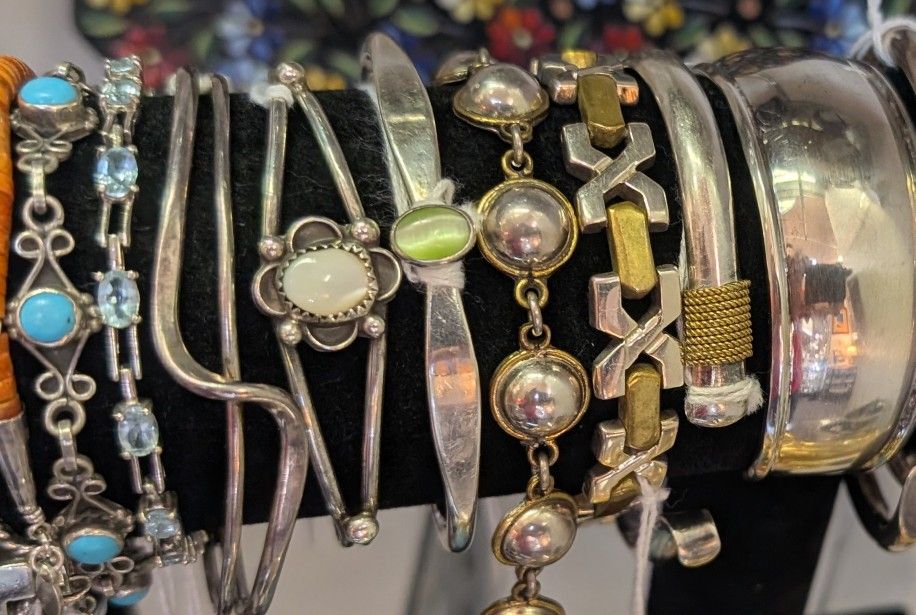 Vintage Navajo Tiger's Eye Chrysoberyl Sterling Silver Cabochon Cuff Bracelet