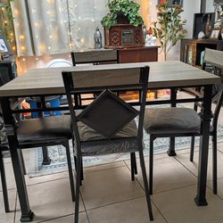 Like new Small dining room set