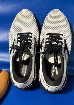 Women’s Brooks Adrenaline GTS 22-Size 8