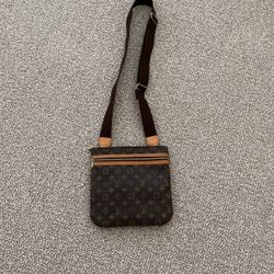 Louis Vuitton Saint GM Cross Body Bag (Authentic) for Sale in Scottsdale,  AZ - OfferUp