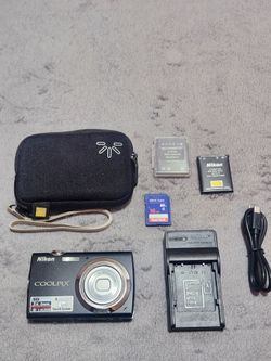 Nikon Coolpix S-230 Digital Camera Bundle