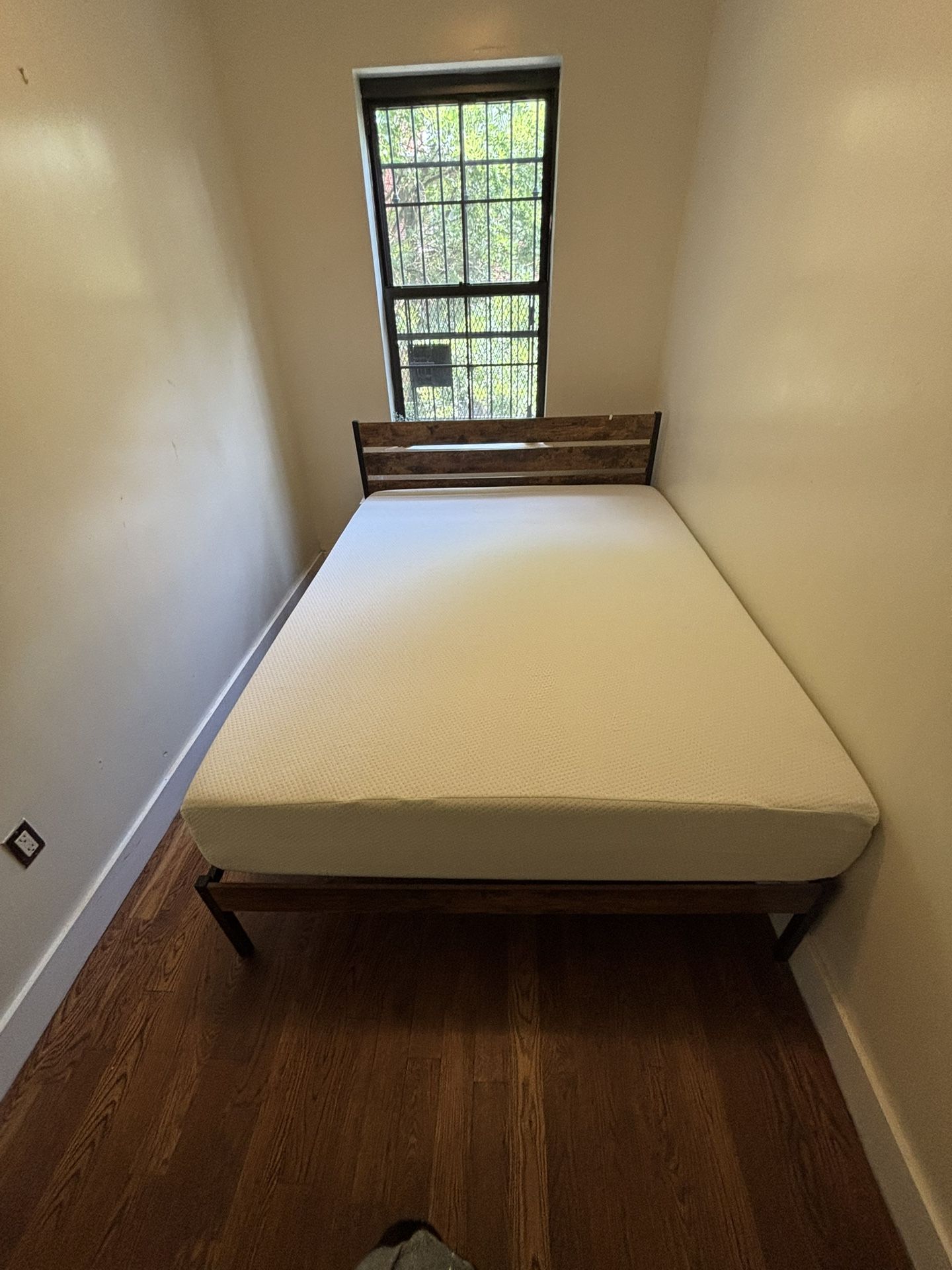 Queen Bed & Mattress. TempurPedic.