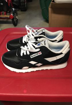 $40 firm Reebok classic Size 8.5 Check out my Offer