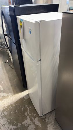 Impecca Top Freezer refrigerator 21.7 Cu ft