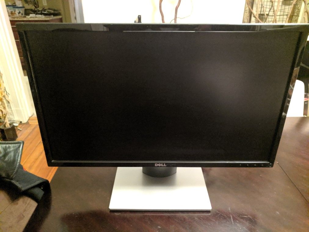 24" Dell COMPUTER LCD monitor w/ HDMI & VGA INPUTS