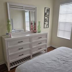 Dresser With Mirror
