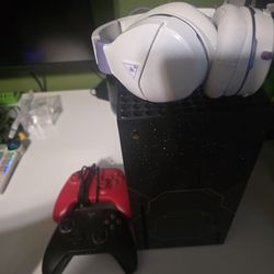 Xbox Series X Halo Edition + 2 Controllers/Headset