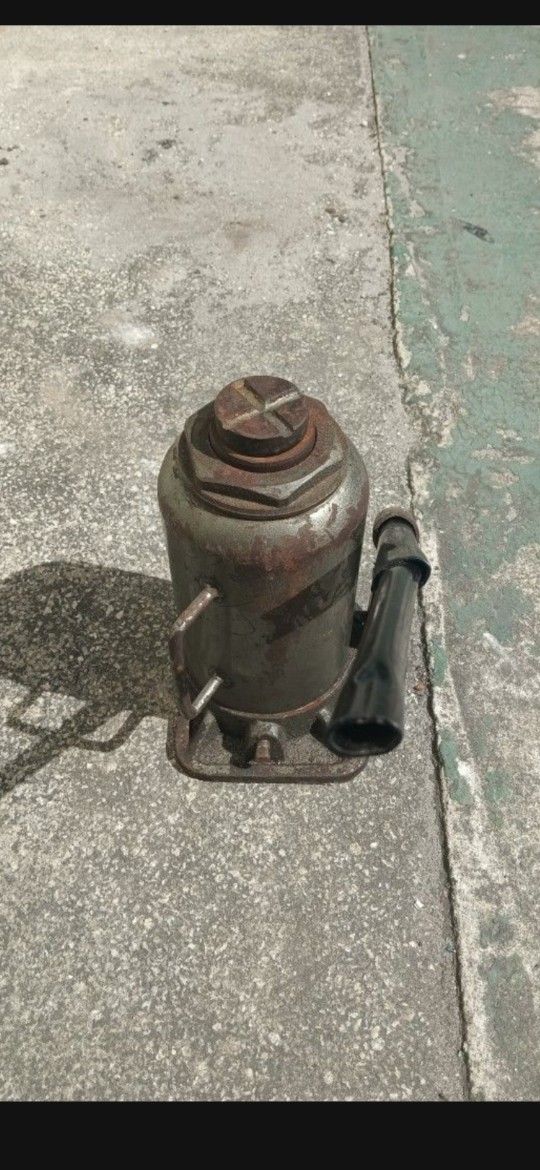 Bottle Jack 20 Ton (It's Available)