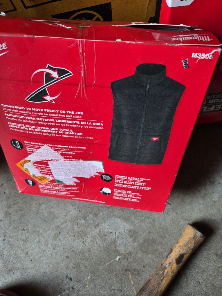 Men's Medium Black FREEFLEX Lightweight Insulated Vest
by
Milwaukee STORE PRICE 69.97