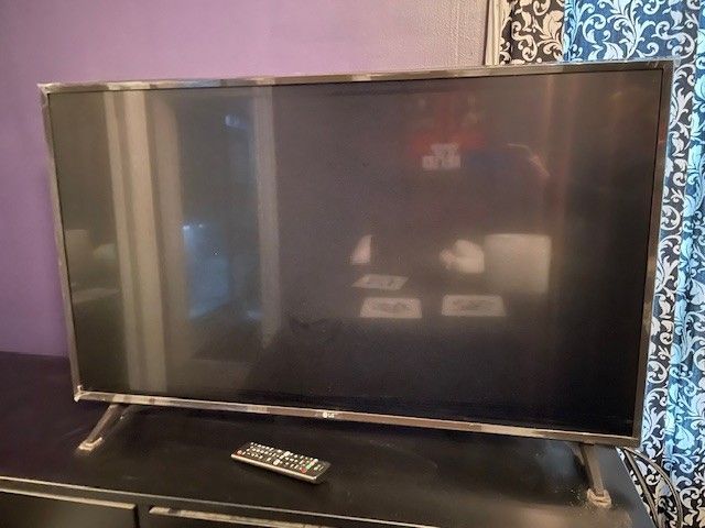 LG 40 Inch Smart TV 