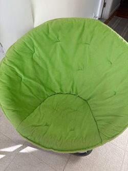 Plush dish chair