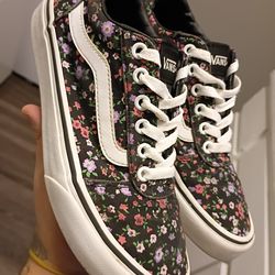 Vans size 7 Woman's 30$