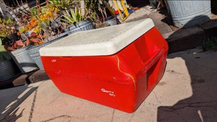 Large Vintage Cooler Gott 80 Quart Please Read Cracked Exterior Ice Box Chest Drink Fishing Container