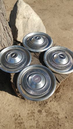 Chevy hub caps