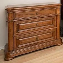 2 Matching Wood Nightstands 
