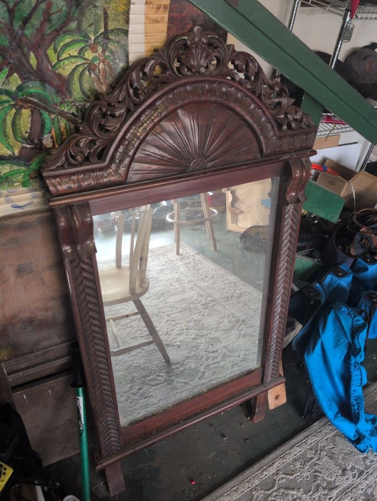 Vanity Mirror That Goes With Antique Dresser Set