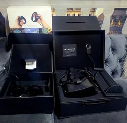 Oculus Rift With Original Box w/manual 2 Touch Sensor Controllers, 1 Rift Remote And 2 Wide Range Sensors. 