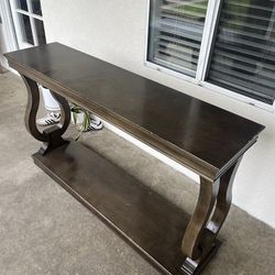 Entry way table