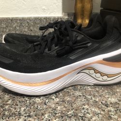 Woman’s Tennis Shoes 