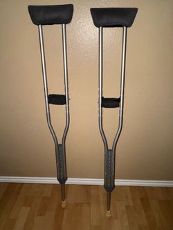 Crutches / Muletas