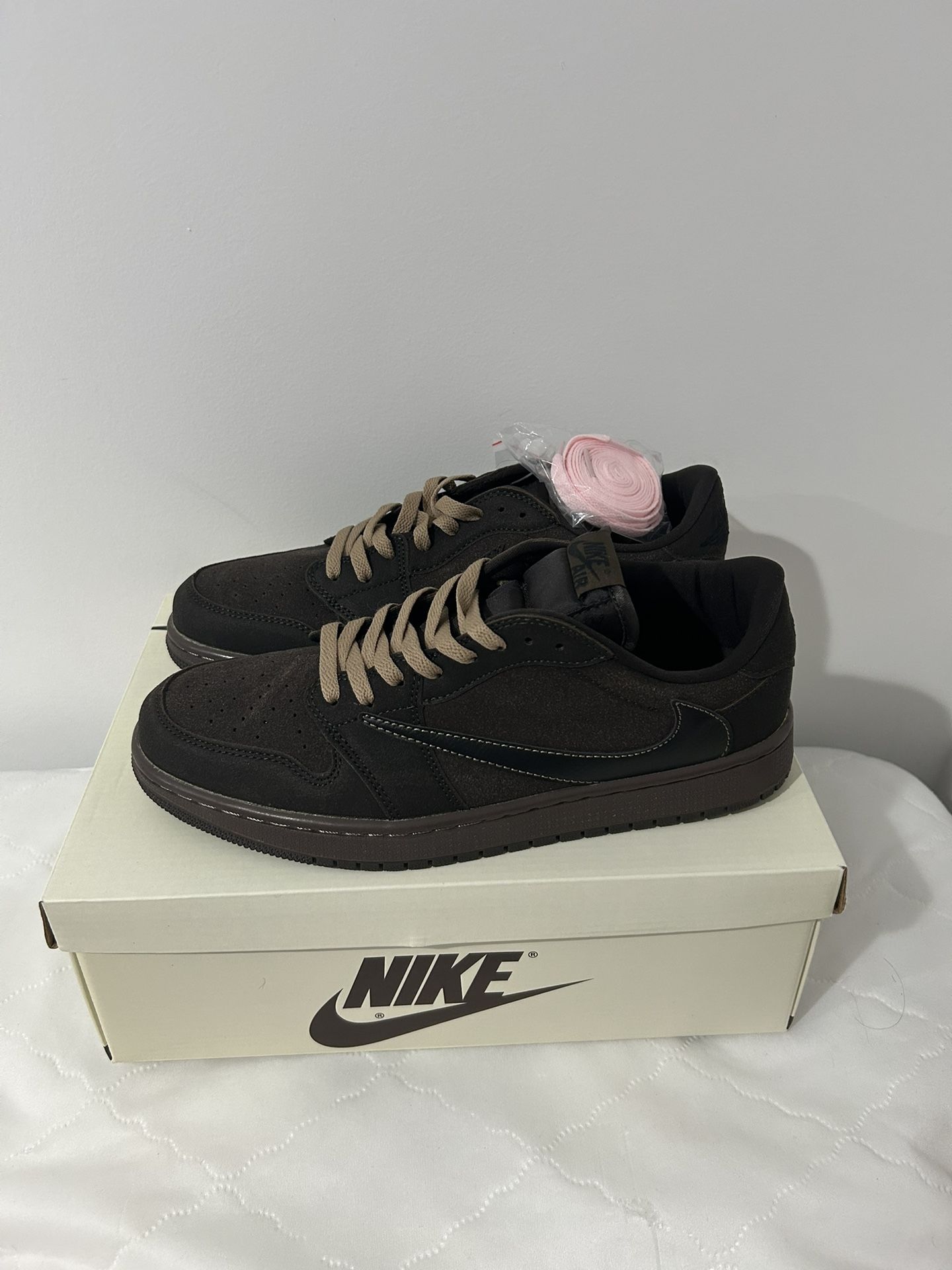 Travis Scott Jordan 1 Low ‘Velvet Brown’