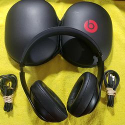 Black Wireless Studio  Headphones 