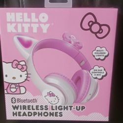 Hello Kitty Wireless Light Up Headphones 