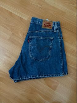 levi’s mom shorts