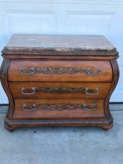 Bombay chest
