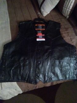 Mens brand new leather vest size up on both sides perfect condition