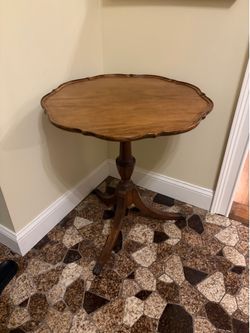 Imperial Mahogany Pie Crust Tilt-Top Table 632