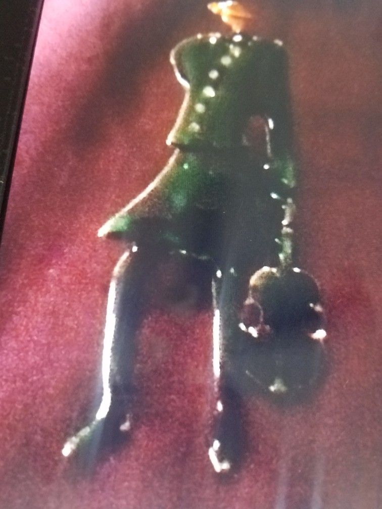 Green Modern Woman With Violin Pin 