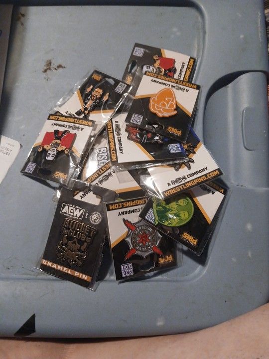 Wrestlers Assorted Pins