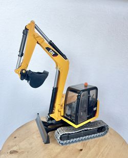 Bruder Toy 02457 CAT Mini Excavator Vehicle Rotates Made in Germany Construction