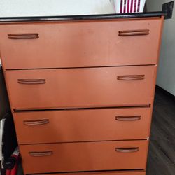 Like New 5 Drawer Dresser