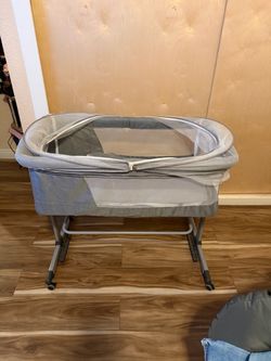Baby bedside bassinet