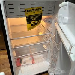 Magic chef 4.4 cu ft mini fridge