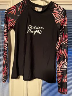 Ocean Pacific Rashguard, Size M, Fits Like SMALL,