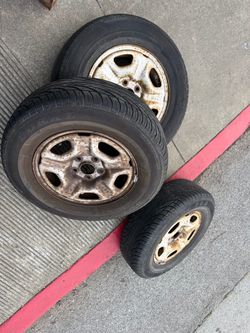 Set of 4 Doral Tires on Steel Wheels 15 inch Tacoma