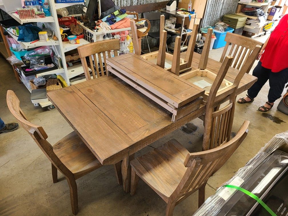 Rochester Dining Room Furniture