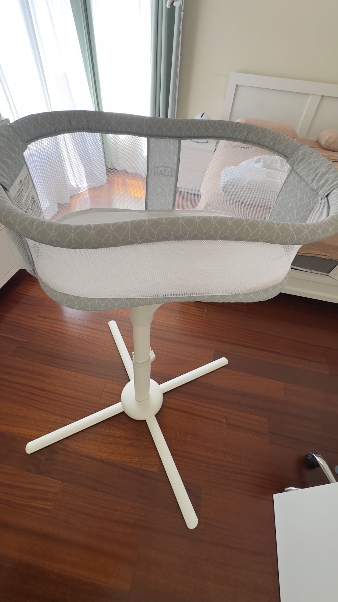 Halo Bassinest + 3 Fitted Sheets