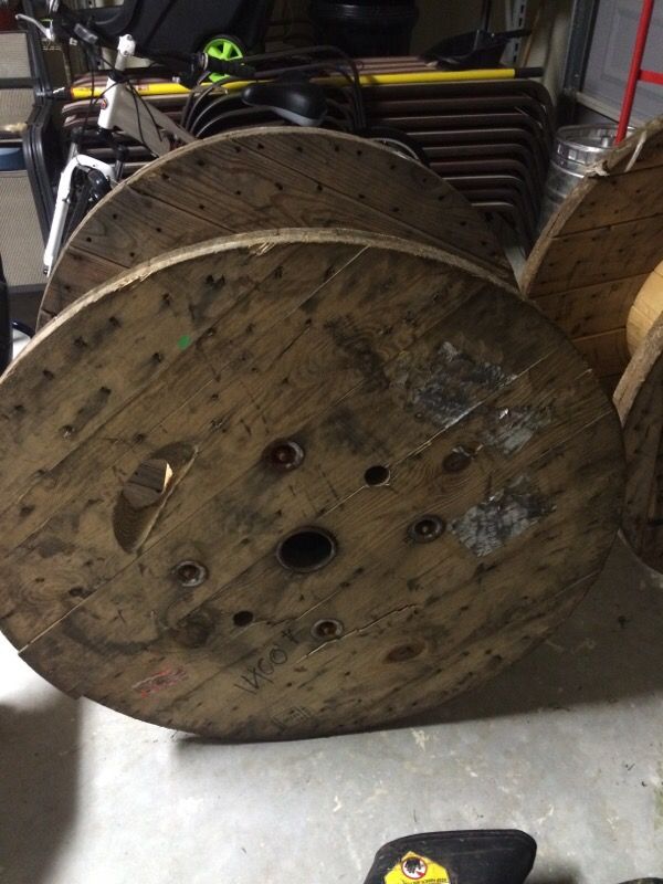 Wooden wire spool