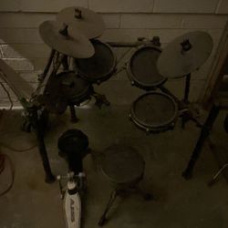 Alesis Dm7x  Electronic Drum Set